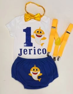 Cake Smash Setje Baby Shark Jongen Blauw Geel Compleet Met Verjaardagsromper