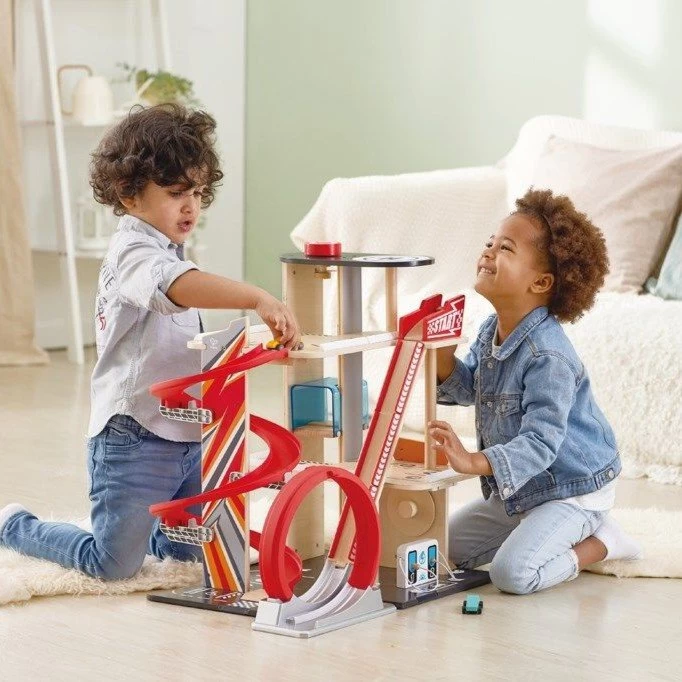 Hape Speelgoedgarage Incl. Oprit Met Looping 2 Hape Speelgoedgarage Incl. Oprit Met Looping - Afbeelding 2