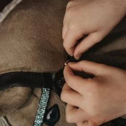 Stokpaard Access. -Tuig, Bruin/edelsteen Groen -Kinderserie Winkel msp 4852